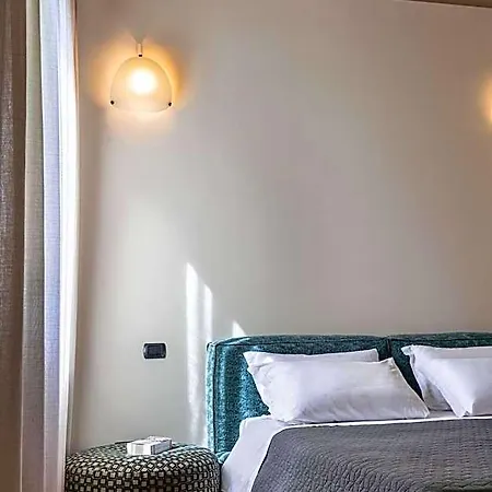 Moro Lin Design Aparthotel 4*