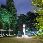 Moro Lin Design Lägenhetshotell 4*